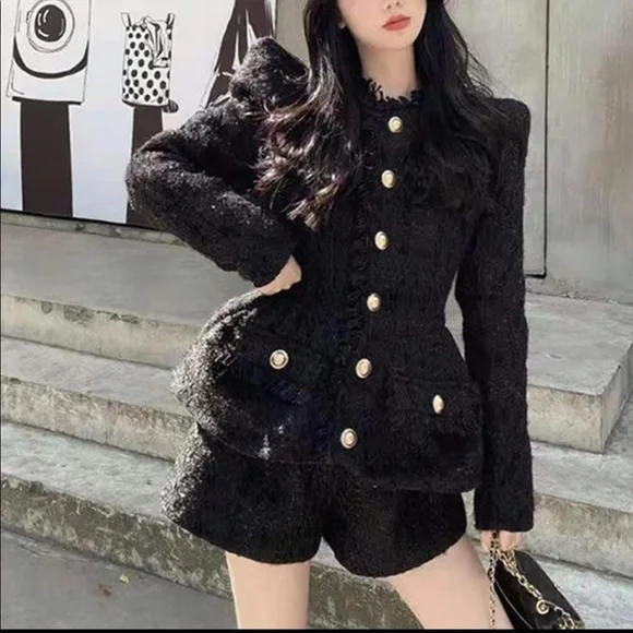 Elegant White Women's Pantsuit - Picture 12 of 16